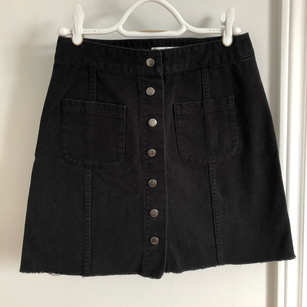 Simmons twik buttoned black denim skirt Size S